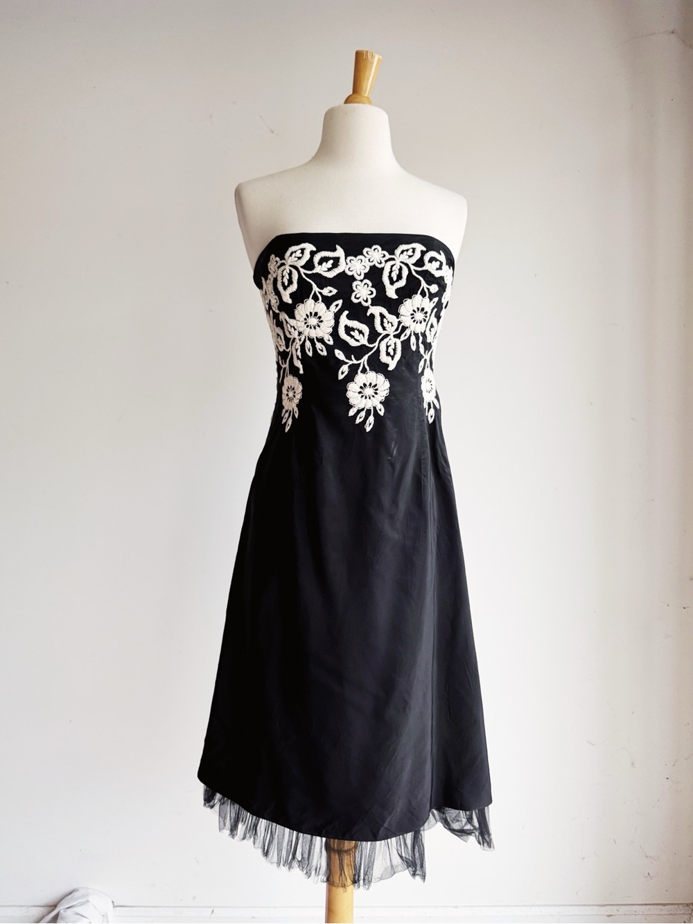 Vintage Laundry Shelli Segal Black Embroidered Strapless Dress 8 Y2K